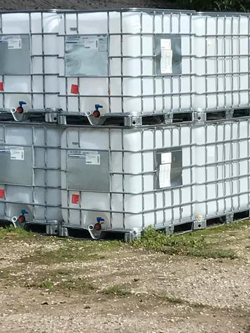 Partij zeer nette IBC containers 1000L beschikbaar voor biedingen
