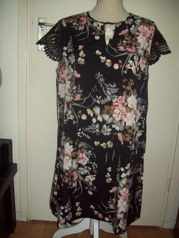 NIEUW! Romantische zwarte bloem jurk met kant maat L 42 44, Kleding | Dames, Jurken, Nieuw, Maat 42/44 (L), Zwart, Verzenden