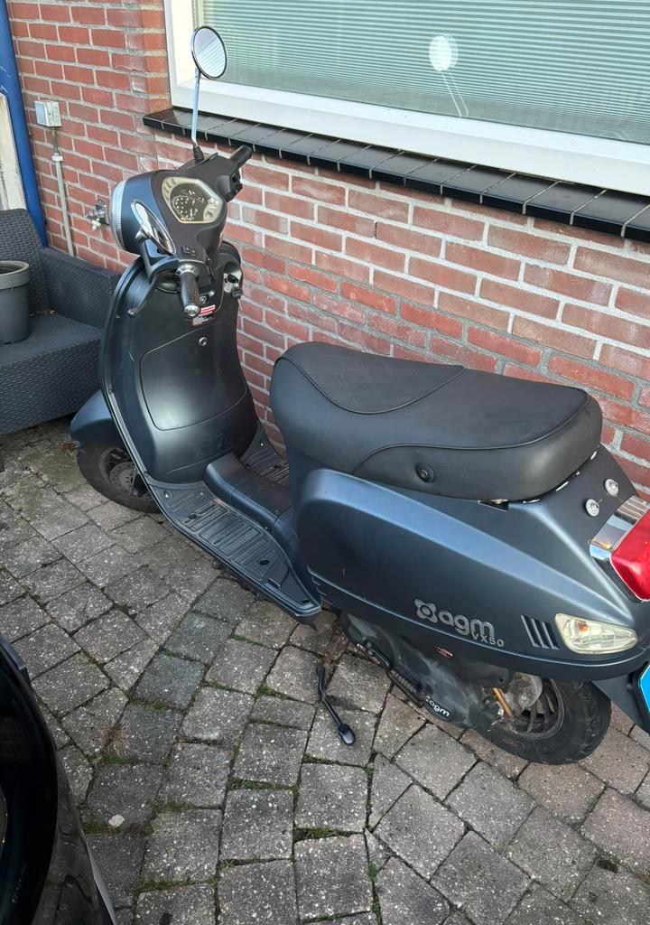 AGM VX50 scooter – netjes onderhouden, Fietsen en Brommers, Snorfietsen en Snorscooters, Gebruikt, Overige merken, Benzine, Ophalen