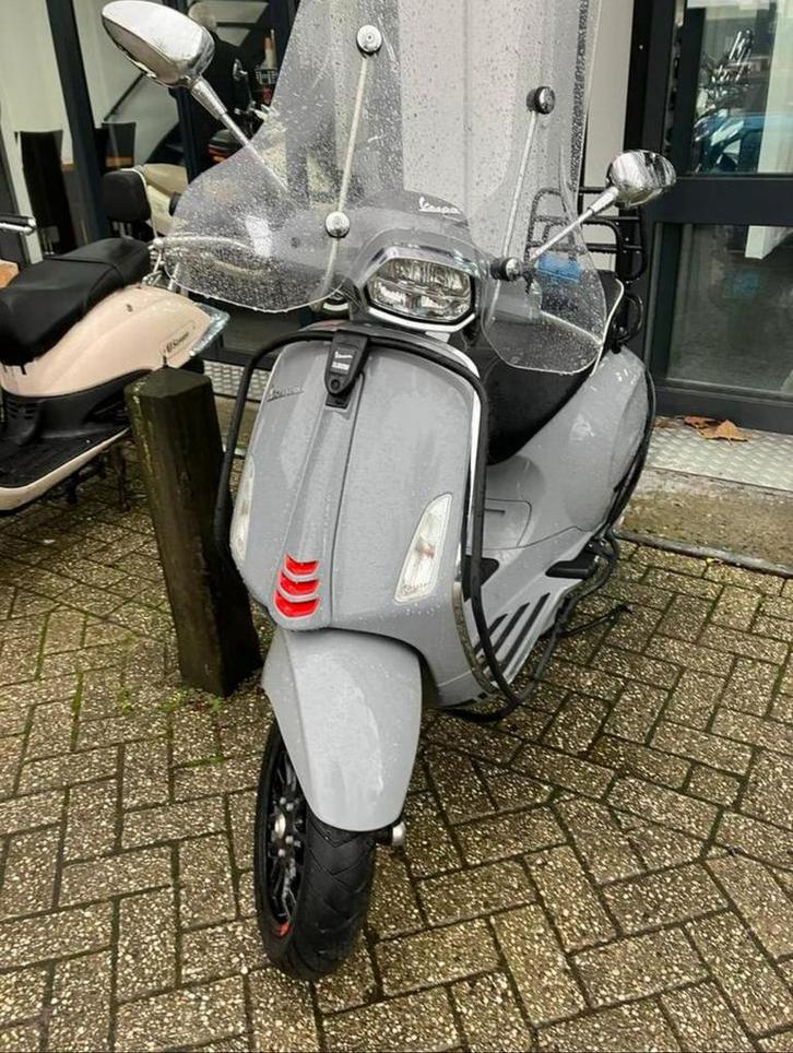 Vespa Sprint nardo grijs, Fietsen en Brommers, Scooters | Vespa, Zo goed als nieuw, Vespa S, Benzine, Ophalen of Verzenden