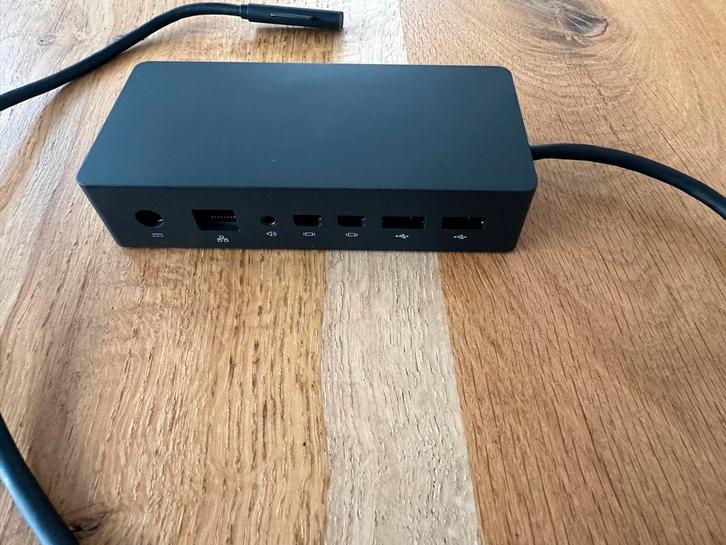 Microsoft Surface Docking Station 1661 + 90W Adapter, Computers en Software, Dockingstations, Zo goed als nieuw, Docking station