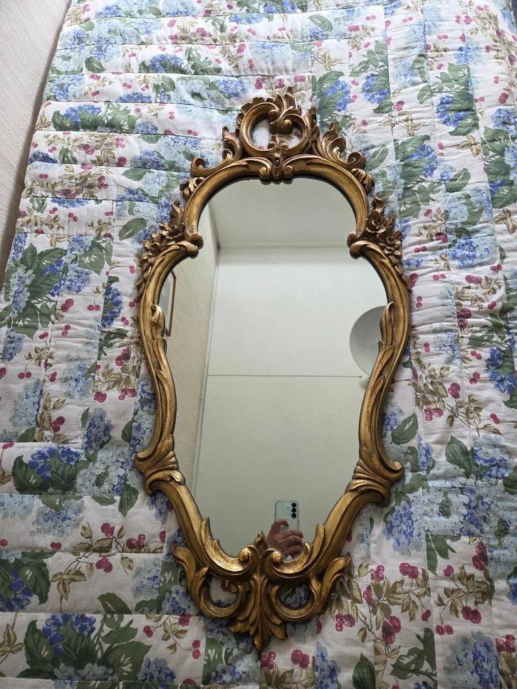Vintag spiegel Syroco USA met gedecoreerde vergulde rand, Antiek en Kunst, Antiek | Spiegels, 50 tot 100 cm, 100 tot 150 cm, Overige vormen