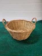 mandje riet rond met hengsels, Huis en Inrichting, Woonaccessoires | Schalen en Manden, Ophalen of Verzenden, 'T Olde Gre-j, Info@toldegrej.nl