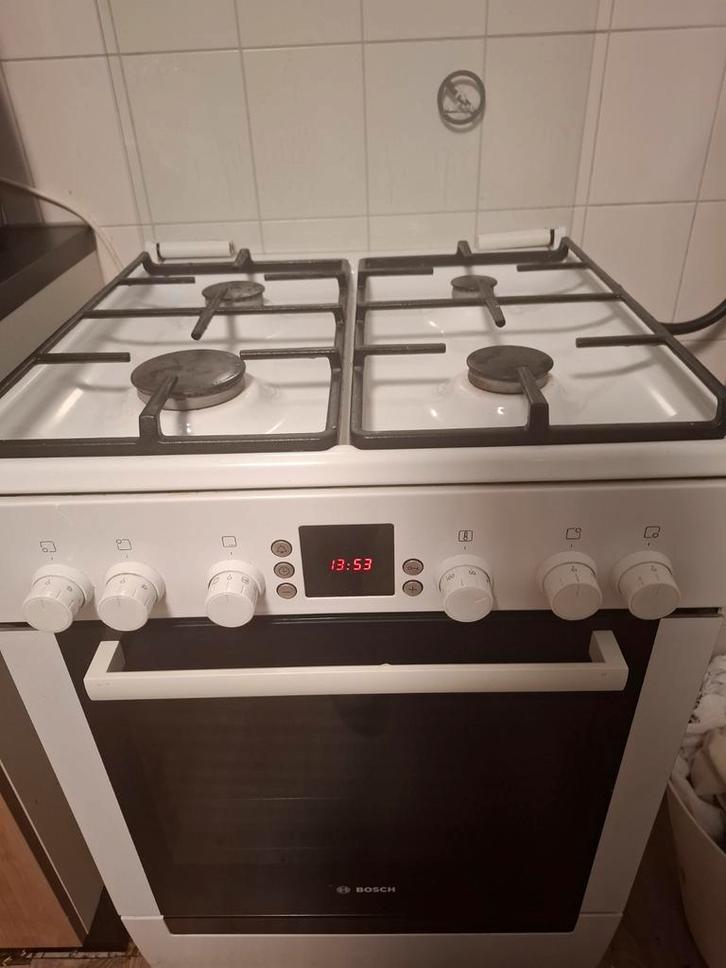 Bosch 4 pits gasfornuis oven combi, Witgoed en Apparatuur, Fornuizen, Zo goed als nieuw, Vrijstaand, Gas, 4 kookzones, Grill, Hete lucht