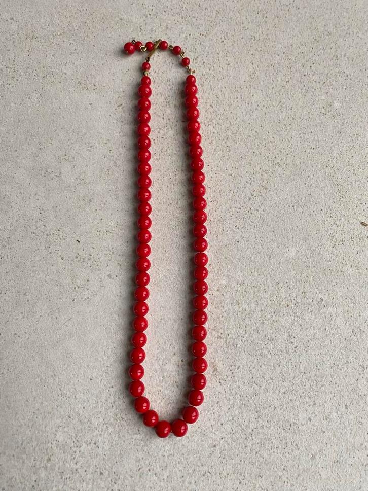 Vintage Rode Kralen Ketting, Sieraden, Tassen en Uiterlijk, Kettingen, Zo goed als nieuw, Kunststof, Rood, Ophalen of Verzenden