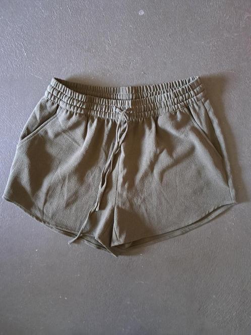 Nette, soepel vallende korte broek ONLY, maat 36, Kleding | Dames, Broeken en Pantalons, Zo goed als nieuw, Maat 36 (S), Kort