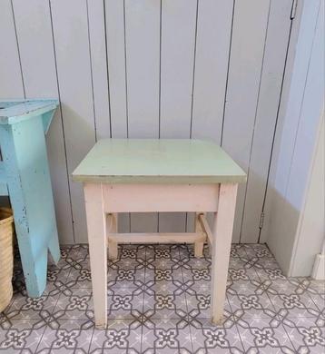 Prachtig! Brocante vintage kruk tafel Frans beschikbaar voor biedingen