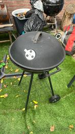 Houtskoolbarbecue met deksel en wieltjes, Ophalen of Verzenden, Zo goed als nieuw