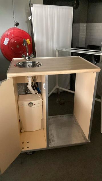Mobiele wastafel beschikbaar voor biedingen