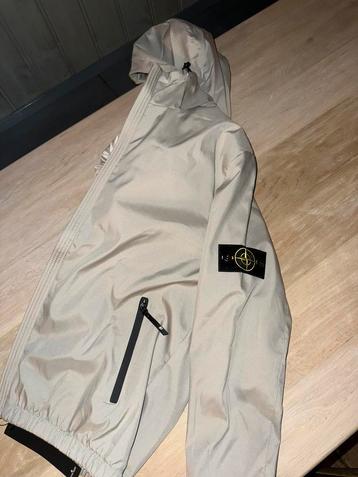 Stone island zomerjas beschikbaar voor biedingen