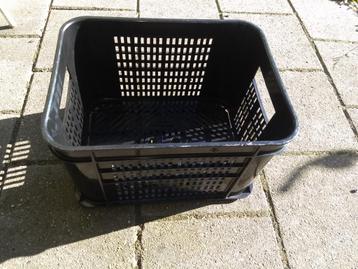 Fietskratten, melkkratten en rieten mandjes beschikbaar voor biedingen