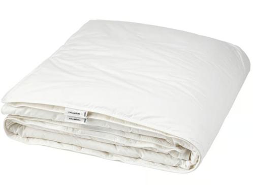 Fjällbräcka 4-seizoenendekbed (240x220 cm) + 2 overtreksets, Huis en Inrichting, Slaapkamer | Beddengoed, Gebruikt, Deken of Dekbed
