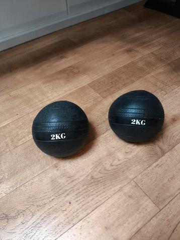 2x Medicijnbal 2KG - Perfect voor je workout! beschikbaar voor biedingen