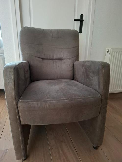 4 Heerlijke Eetkamer Fauteuils (wieltjes)- Dagtopper!, Huis en Inrichting, Stoelen, Gebruikt, Vier, Stof, Bruin, Ophalen
