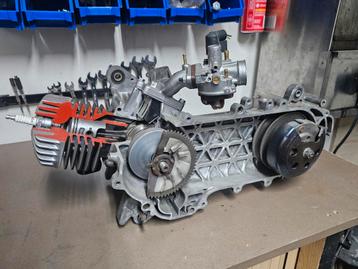 Opengemaakt ScooterBlok met Carburateur voor scholen  beschikbaar voor biedingen