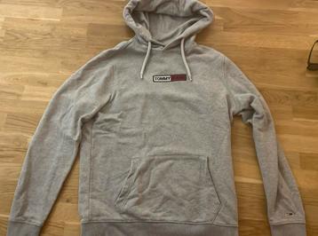 Leuke Tommy Hilfiger Hoodie - Maat M beschikbaar voor biedingen