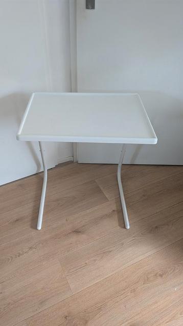 Wit tafeltje / bijzettafel beschikbaar voor biedingen