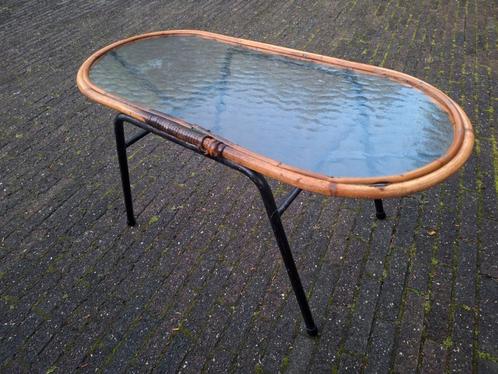 Vintage Glazen Tafeltje met Bamboe Frame, Huis en Inrichting, Tafels | Bijzettafels, Gebruikt, Ovaal, Minder dan 45 cm, 75 cm of meer