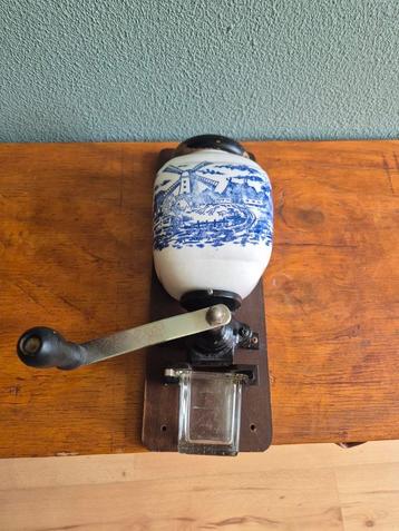Delftsblauwe koffiemolen beschikbaar voor biedingen