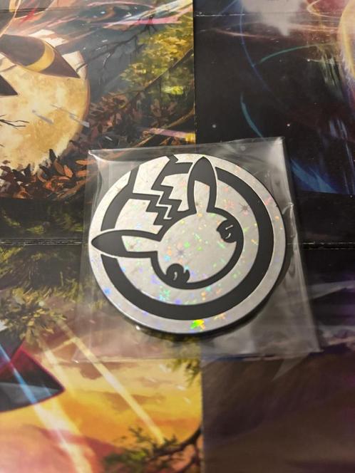 PIKACHU MUNT | PIKACHU SILVER STARLIGHT COIN | CELEBRATIONS, Hobby en Vrije tijd, Verzamelkaartspellen | Pokémon, Nieuw, Losse kaart