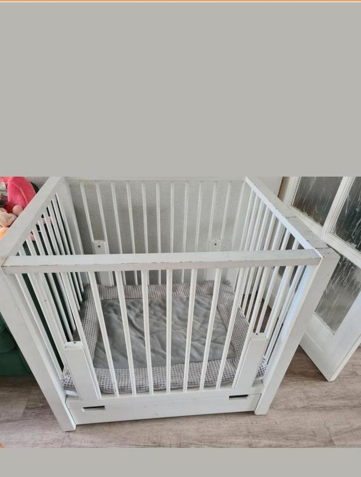 Gratis Witte Houten Box - In Hoogte Verstelbaar, Kinderen en Baby's, Boxen, Gebruikt, Rechthoekig, In hoogte verstelbaar, Boxkleed