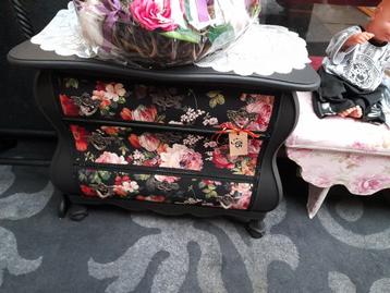 Mat.zwarte barok kast rozen beschikbaar voor biedingen