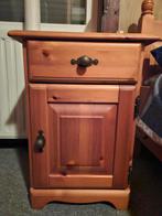 2 degelijke nachtkastjes, Huis en Inrichting, Slaapkamer | Nachtkastjes, Ophalen, Gebruikt, Minder dan 45 cm