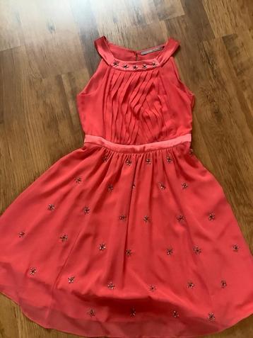 Feestelijk jurk beschikbaar voor biedingen