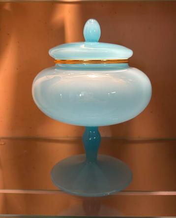 Prachtig blauw opaline glazen bonbon of snoep pot. beschikbaar voor biedingen