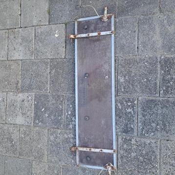 Laadklep voor kar beschikbaar voor biedingen