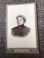 CDV, Vrouw, Atelier Bouwmeester, Leiden, Carte de Visite, Ophalen of Verzenden, Voor 1940, Gebruikt, Foto