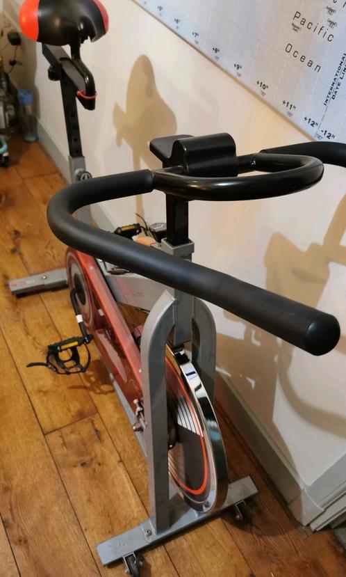 Spinningfiets / hometrainer, Sport en Fitness, Fitnessmaterialen, Zo goed als nieuw, Overige typen, Ophalen