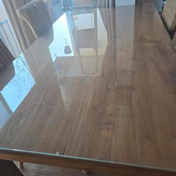 Teaktafel & Rivièra maison stoelen met glazen plaat 160x90cm beschikbaar voor biedingen