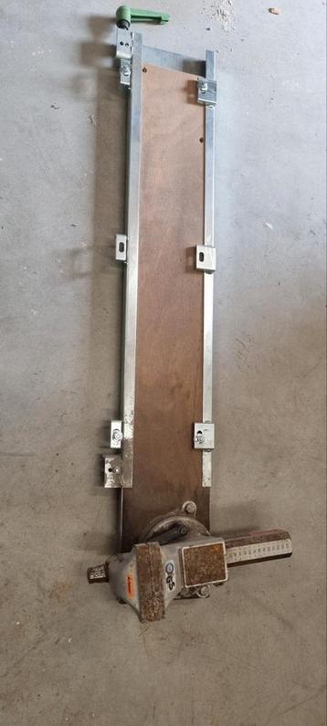 Te koop bankschroef met een slede  beschikbaar voor biedingen