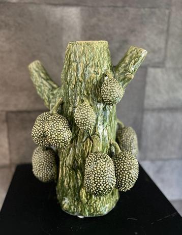 Groene fruit vaas beschikbaar voor biedingen
