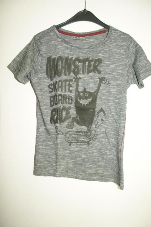 T-shirt mt 128 (monster skateboard) m.k.m. grijs-zwart ZN, Kinderen en Baby's, Kinderkleding | Maat 128, Zo goed als nieuw, Jongen