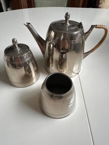 Verzilverd tinnen theesetje beschikbaar voor biedingen