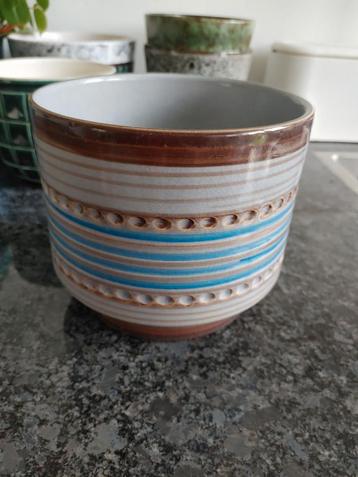 puntgave bloempot uit de begin jaren '70. beschikbaar voor biedingen