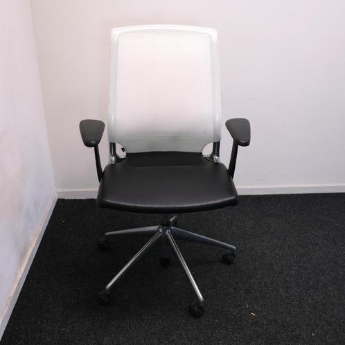 Vitra Meda Chair, Bureaustoel, Witte Netweave rug, Leder, Huis en Inrichting, Bureaustoelen, Gebruikt, Bureaustoel, Wit, Ophalen of Verzenden