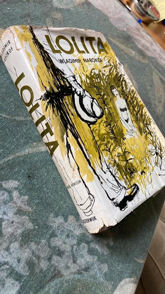 Vladimir Nabokov.Lolita.vroege NL-druk.1954.+krantartikelen, Boeken, Literatuur, Gelezen, Nederland, Ophalen of Verzenden