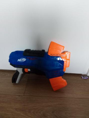 Pistool  beschikbaar voor biedingen