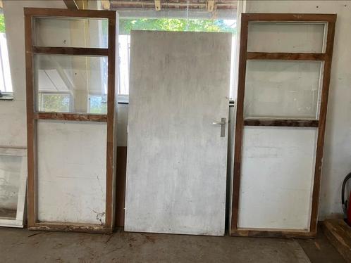 Massief mahonie kozijnen in grondlak, enkel glas., Doe-het-zelf en Verbouw, Kozijnen en Schuifpuien, Gebruikt, Raamkozijn, Hout