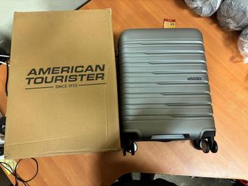 American Tourister Flashline Spinner 55cm, Handbagage Koffer beschikbaar voor biedingen