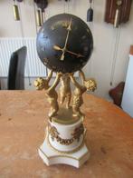 Oer 10926 grote ANTIEKE pendule "3 kindjes dragen wereldbol", Antiek en Kunst, Ophalen