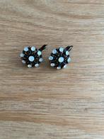 Oorbellen zeeuws knoopje parelmoer, Ophalen of Verzenden, Zo goed als nieuw, Overige materialen, Hangers