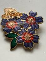 Cloisonne broche bloemen en vlinder paars - rood - geel, Ophalen of Verzenden, 4 tot 7 cm, Rood, Overige materialen