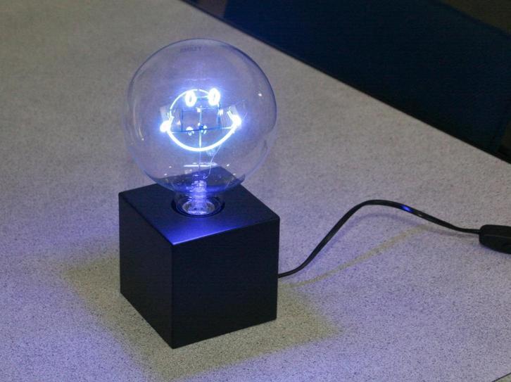 LEX tafellamp met Smiley gloeilamp in kleur blauw., Huis en Inrichting, Lampen | Tafellampen, Zo goed als nieuw, Minder dan 50 cm