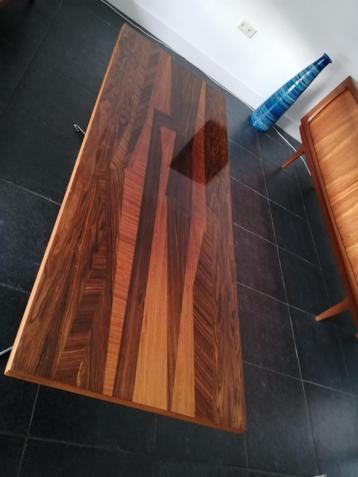 Retro jaren 60 salontafel met abstracte voorstelling beschikbaar voor biedingen