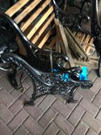 2 gietijzeren stoelen, Tuin en Terras, Ophalen of Verzenden, Zo goed als nieuw, Metaal