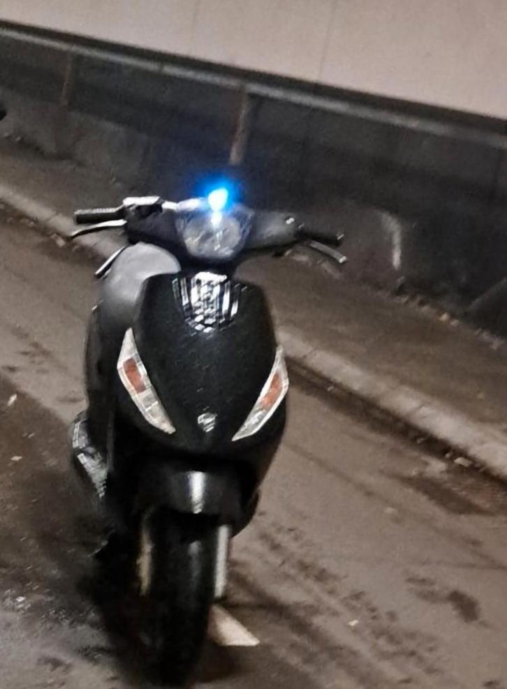 Zip 2t op brom, Fietsen en Brommers, Scooters | Piaggio, Gebruikt, Zip, Tweetakt, Ophalen of Verzenden